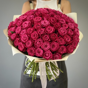 Букет из 71 малиновой розы 70см