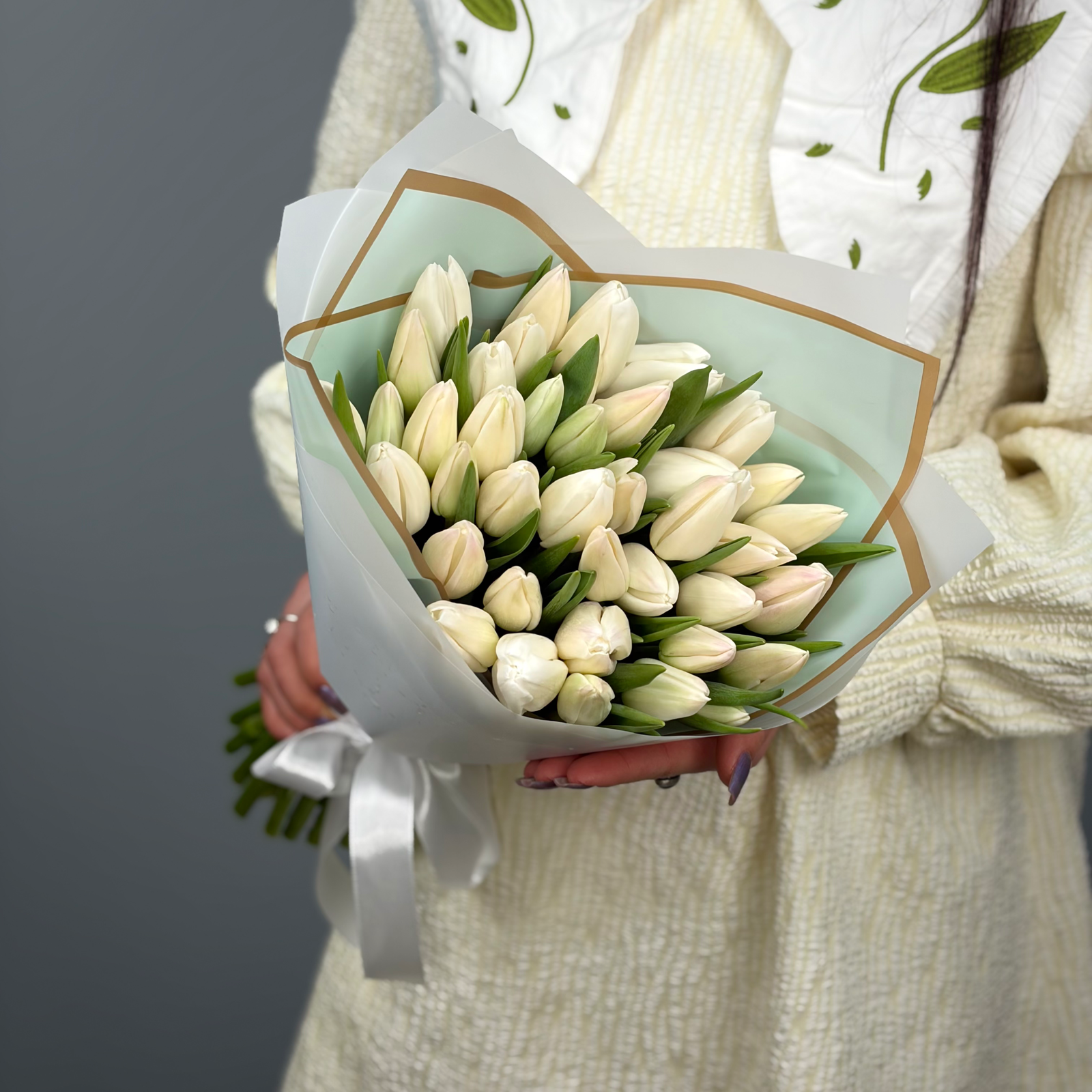 Букет из 41 белых тюльпанов