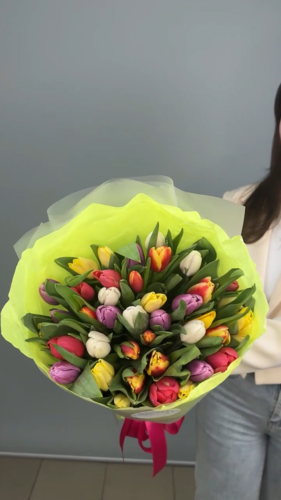 Букет из 71 тюльпанов яркий микс