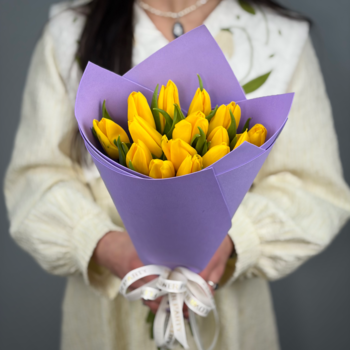 Букет из 15 желтых тюльпанов