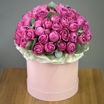 Кустовые пионовидные розы Мисти в коробке М