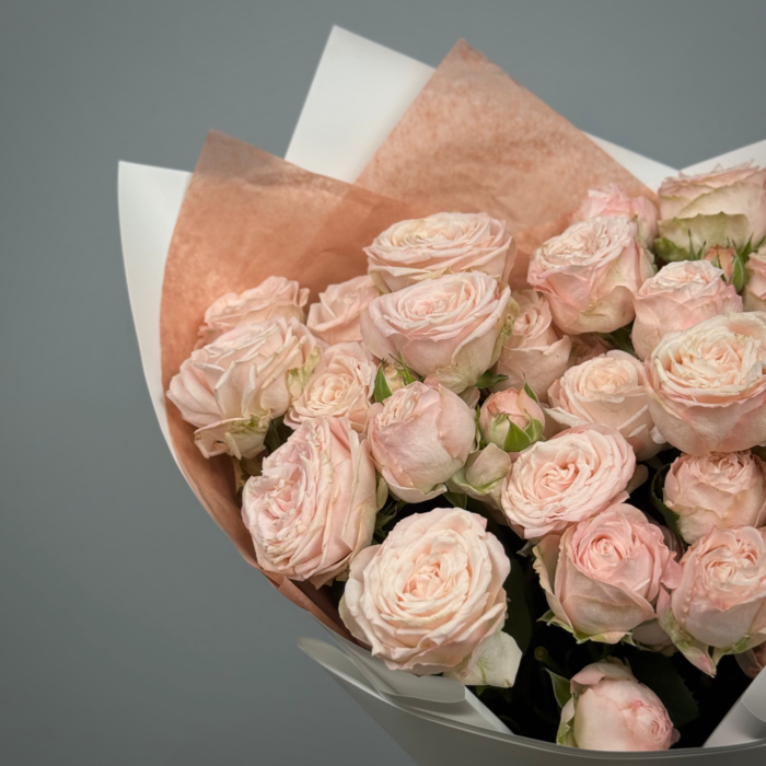 Букет кустовых пионовидных нежно-розовых роз  (9 шт)