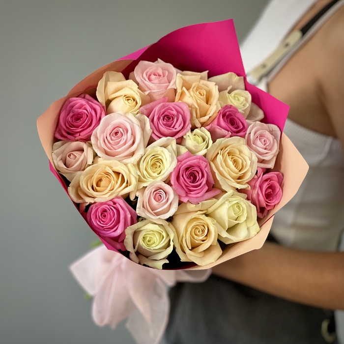 Букет из 21 нежной розы 50 см