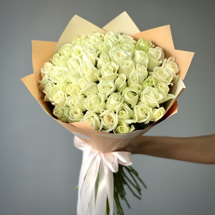 Букет из 71 белой розы 40 см