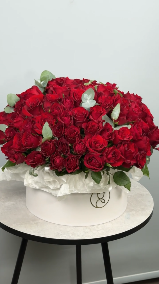 101 роза Кения в шляпной коробке