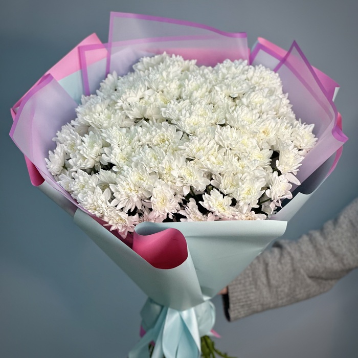 Букет из 25 белых кустовых хризантем