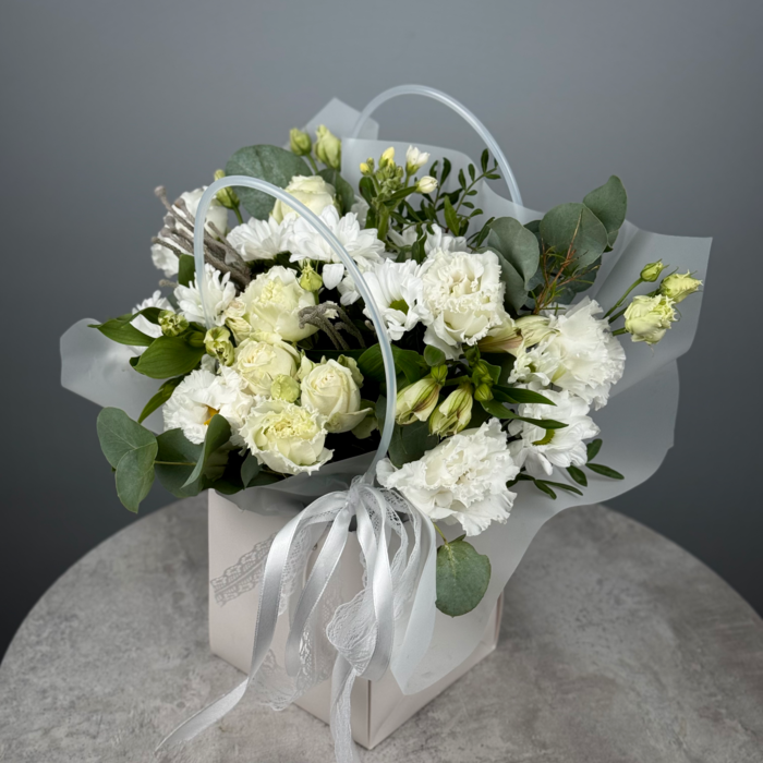 Цветы в коробке Ледяная нежность