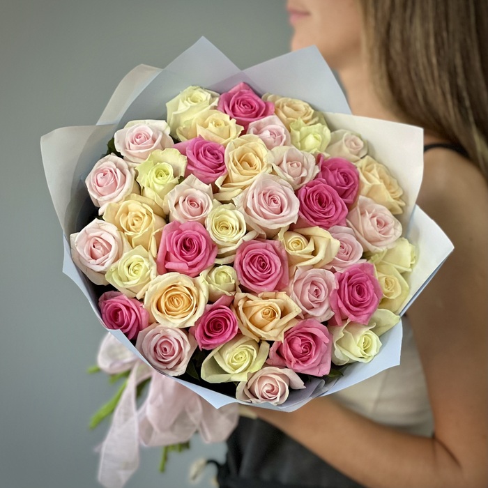 Букет из 41 нежной розы 40 см