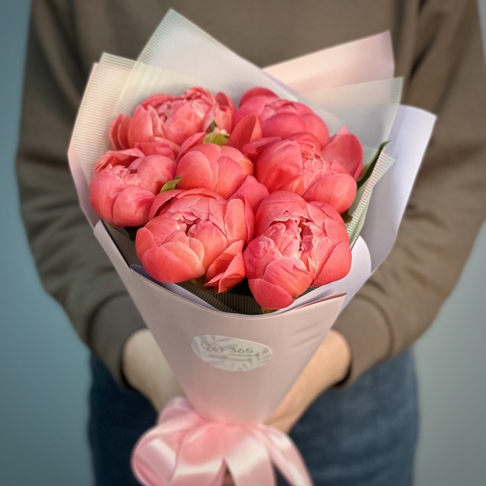 Букет из 7 коралловых пионов