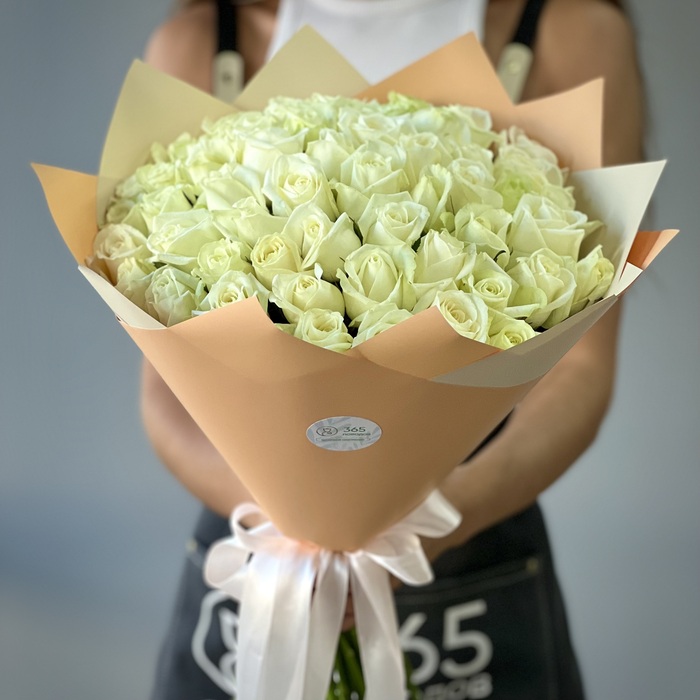 Букет из 71 белой розы 40 см