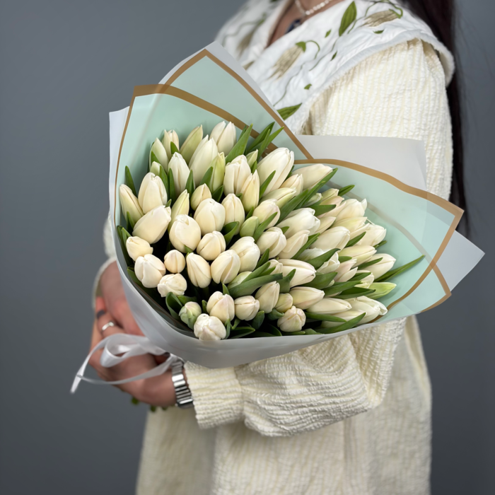 Букет из 71 белых тюльпанов