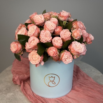 Цветы в коробке Нежная Лилит