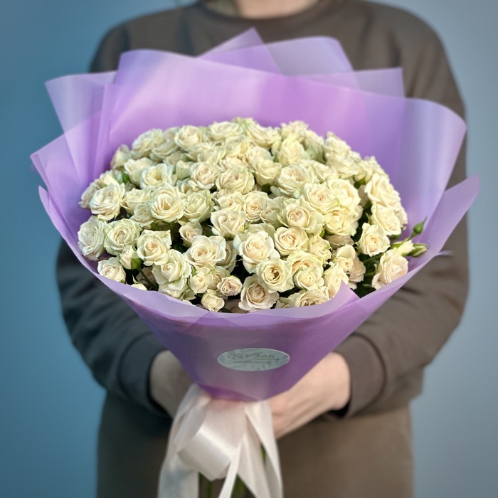 Букет из 25 кустовых кремовых роз Букет из 25 кустовых кремовых роз