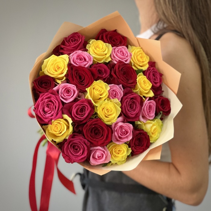 Букет из 31 яркой розы 40 см