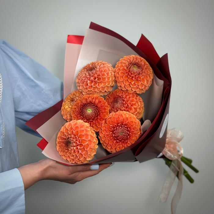 Букет из 7 оранжевых георгинов