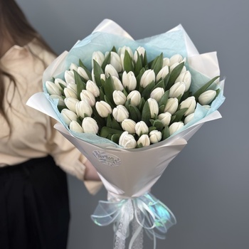Букет из 71 белых тюльпанов