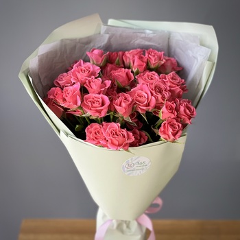 Букет из 9 кустовых малиновых роз