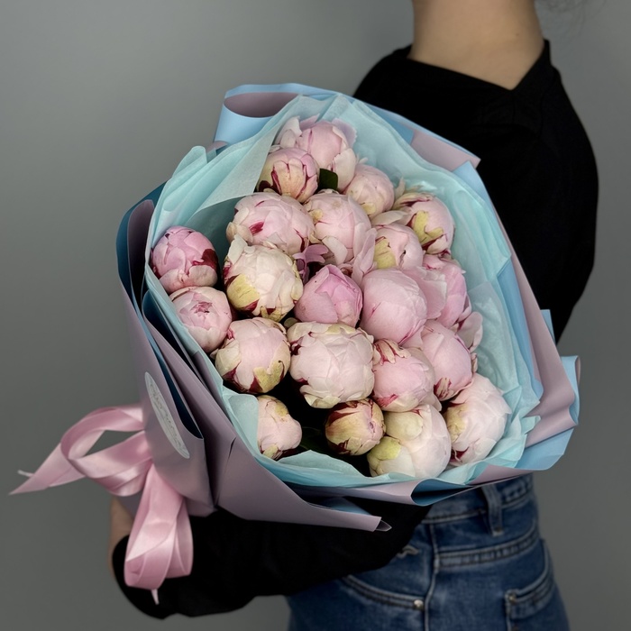 Букет из 21 пионов Сара