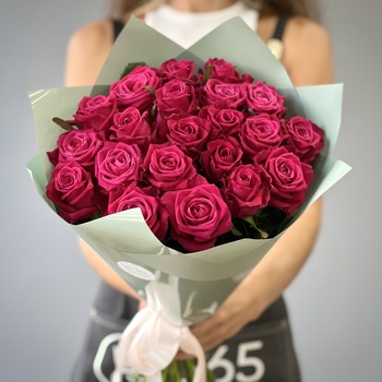 Букет из 21 малиновой розы 60 см