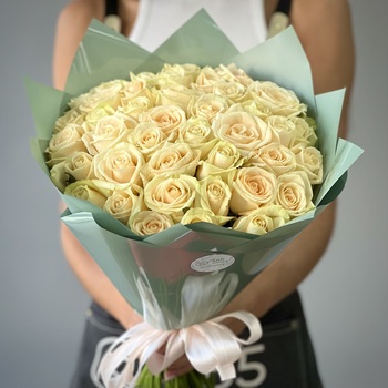 Букет из 71 кремовой розы 50 см