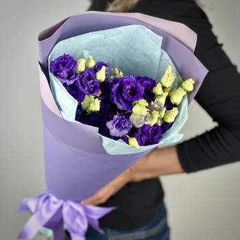 Букет из 5 фиолетовых лизиантусов