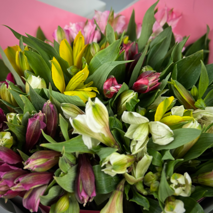 Букет из 15 альстромерий микс