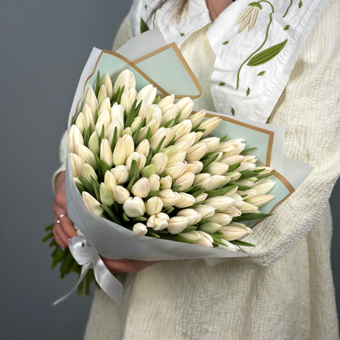 Букет из 101 белых тюльпанов