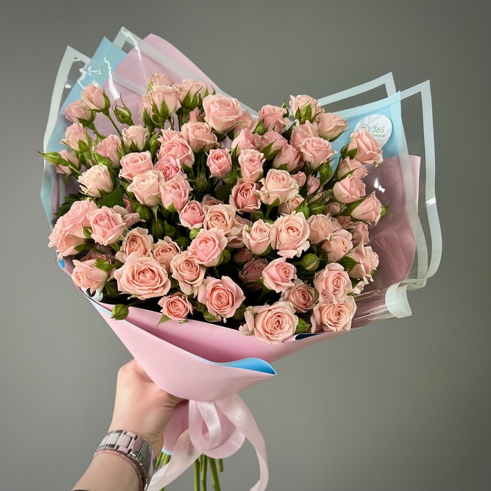 Букет из 21 кустовых нежно-розовых роз Букет из 21 кустовых нежно-розовых роз