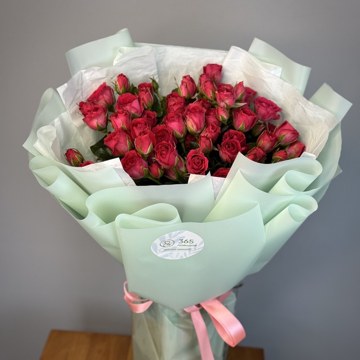 Букет из 9 кустовых ярко малиновых роз