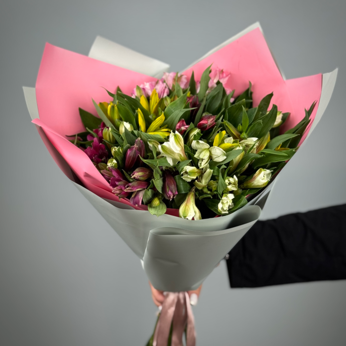 Букет из 15 альстромерий микс