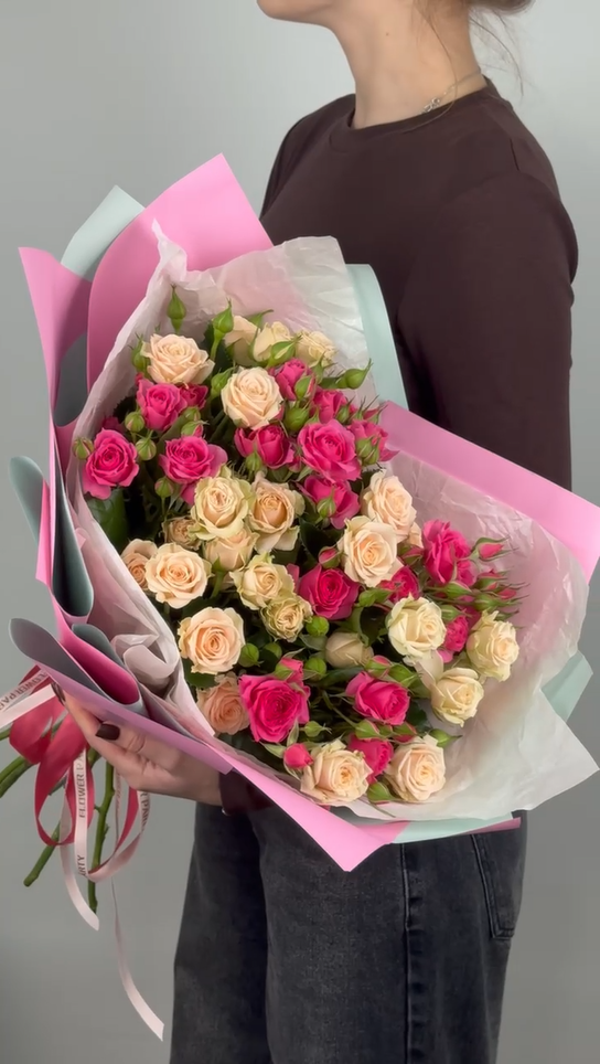 Букет из 15 кустовых малиново-бежевых роз