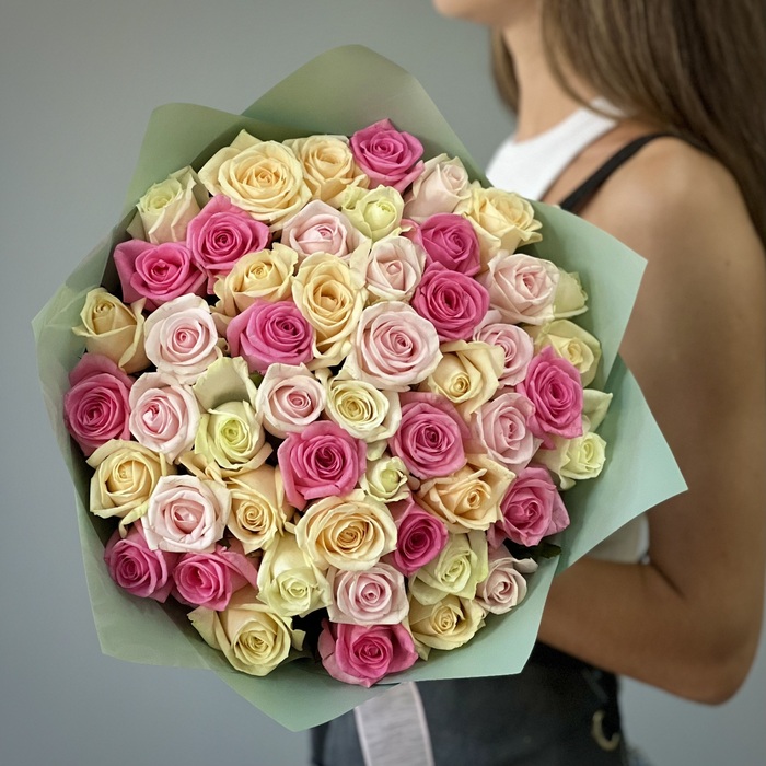 Букет из 71 нежной розы 50 см