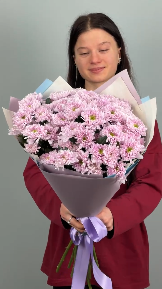 Букет из 11 сиреневых кустовых хризантем