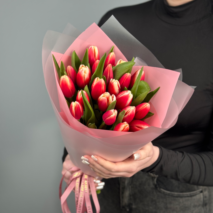 Букет из 21 красных тюльпанов