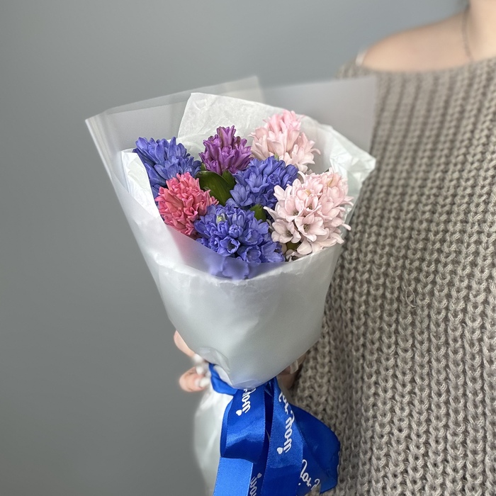 Букет из 7 гиацинтов микс