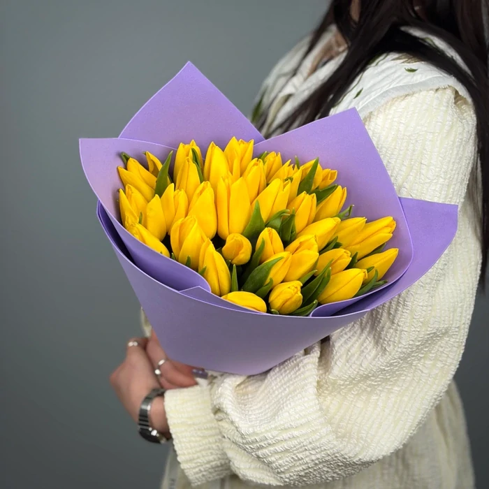 Букет из 31 желтых тюльпанов