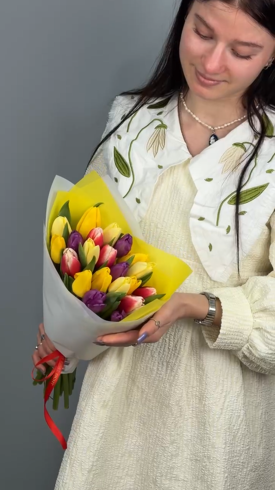 Букет из 21 тюльпанов яркий микс