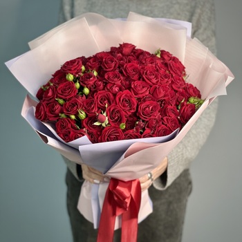 Букет из 25 кустовых красных роз