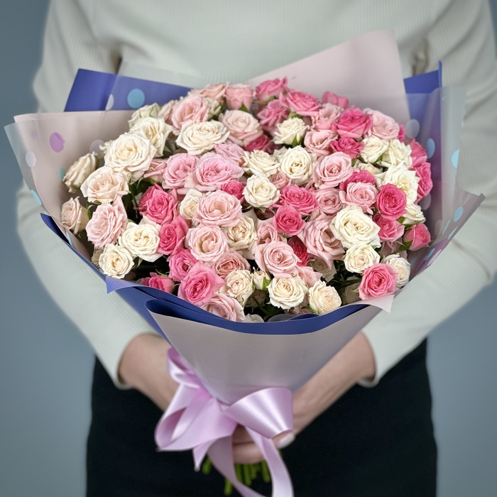 Букет из 25 нежных кустовых роз