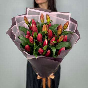 Букет из 7 бордовых лилий