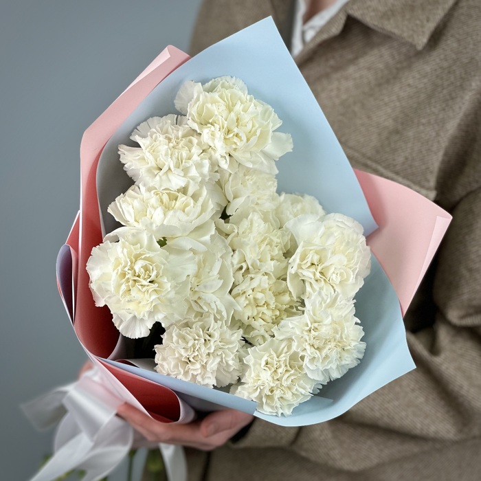 Букет из 15 белых гвоздик