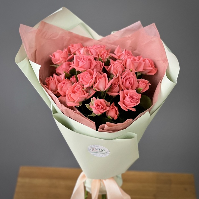 Букет из 1 кустовых коралловых роз