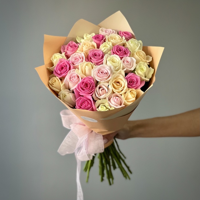 Букет из 31 нежной розы 40 см