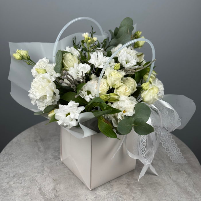 Цветы в коробке Ледяная нежность