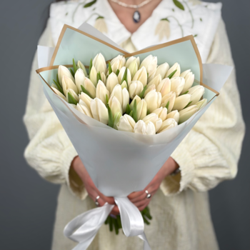 Букет из 51 белых тюльпанов