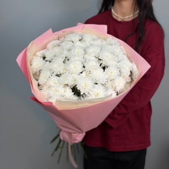 Букет из 15 белых кустовых хризантем