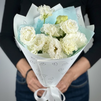 Букет из 5 белых лизиантусов