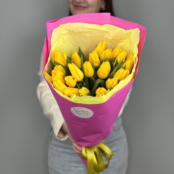 Букет из 21 желтых тюльпанов