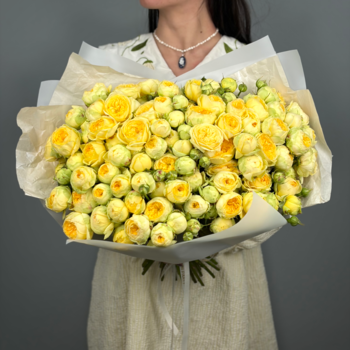 Букет из 31 желтых пионовидных роз