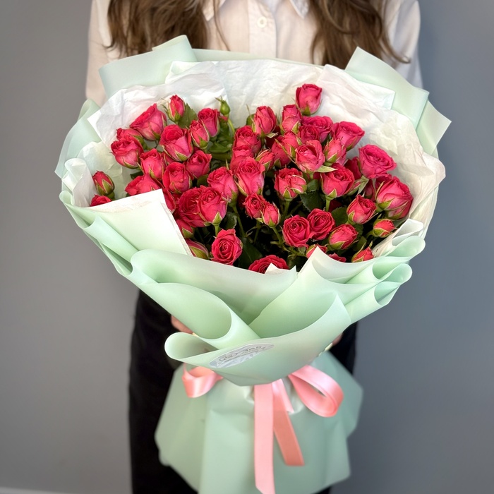 Букет из 11 кустовых ярко малиновых роз